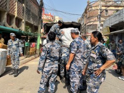 वीरगञ्जको श्री दुर्गा ट्रान्सपोर्टमा सशस्त्र प्रहरीको छापा, लाखौँको सामग्री जफत