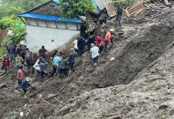 एकै घरका ५ जना पहिरोमा पुरिए, ३ जनाको शव भेटियो