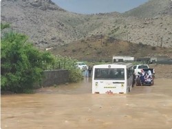 ओमानमा मौसमसम्बन्धी दुर्घटनामा १२ जनाको मृत्यु