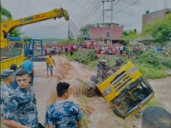 वीरेन्द्रनगरमा ३२ जना सवार स्कुल बस दुर्घटना