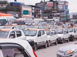 काठमाण्डौको कोटेश्वरमा ट्याक्सीसहित चालकको प्रदर्शन