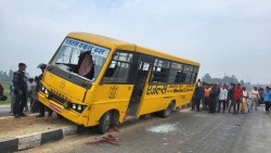 स्कुल बसको ठक्करबाट एक महिलाको मृत्यु, तनावग्रस्त जनकपुरधाम