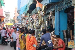 धनतेरसमा पनि देखिएन वीरगञ्जको बजारमा उत्साह